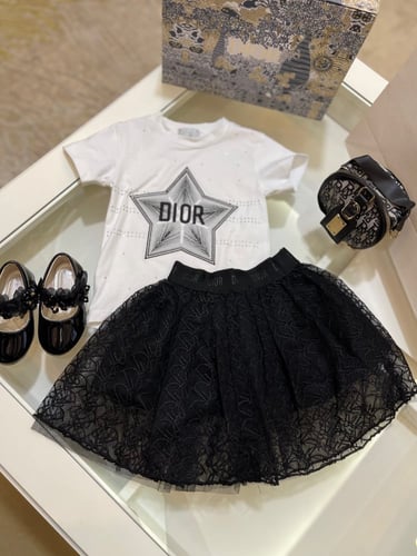 طقم ديور تيشرت +تنورة