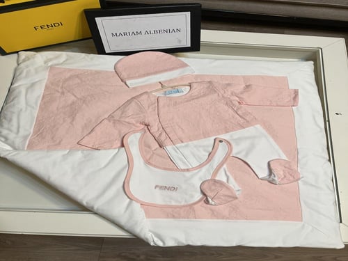 طقم مواليد فندي