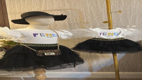 طقم فندي تيشرت+تنورة