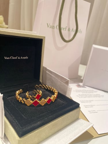 اسورة فان كليف + خاتم