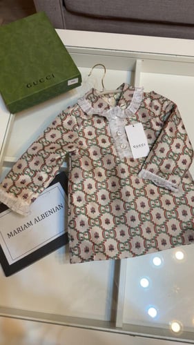 فستان قوتشي بأكمام طويله