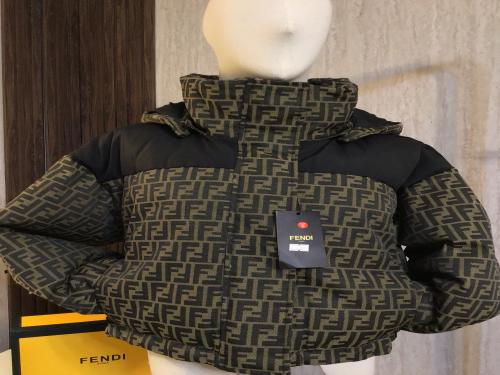 جاكيت فندي نسائي