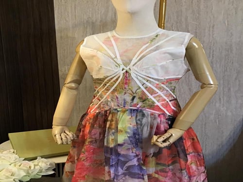 فستان نسائي