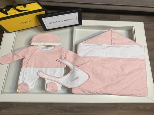 طقم مواليد فندي