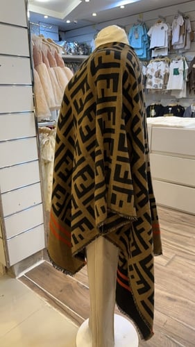 شال فندي