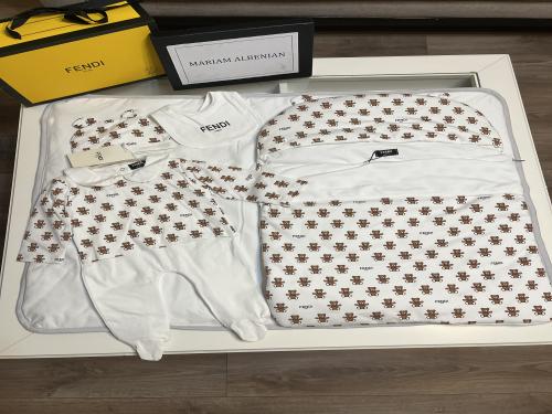 طقم مواليد فندي