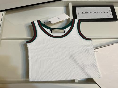 توب نسائي قوتشي ابيض