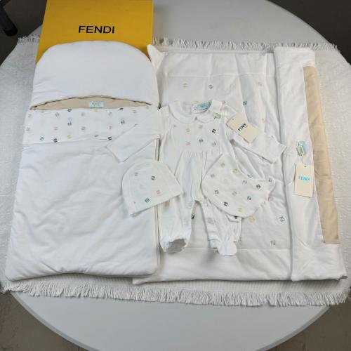 طقم فندي مواليد