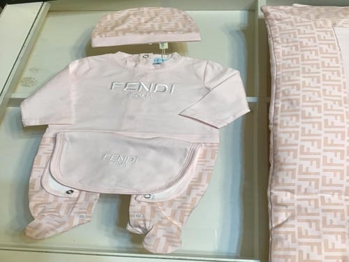 طقم مواليد فندي