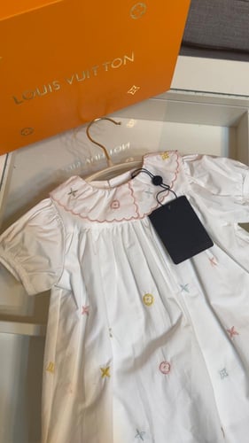 فستان لويس فيتون