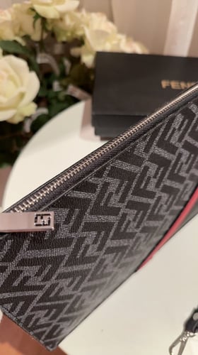 حقيبة فندي باوتش