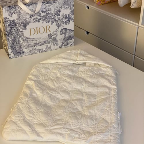 طقم مواليد ديور ابيض