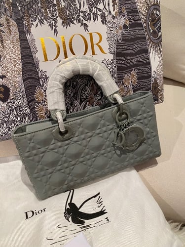 حقيبة ديور ماستر + سكارف هديه بدون ملحقاات