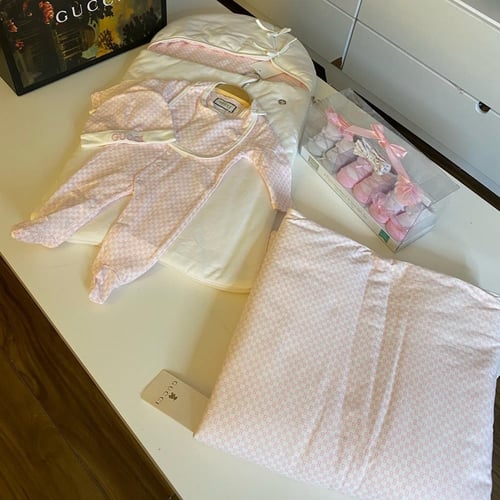 طقم قوتشي وردي