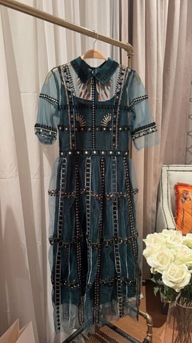 فستان نسائي