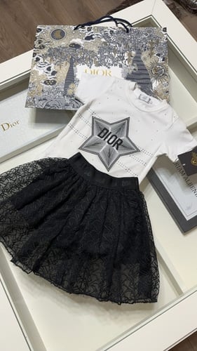 طقم ديور تيشرت +تنورة