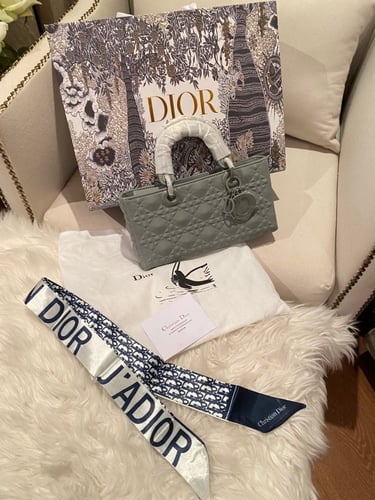 حقيبة ديور ماستر + سكارف هديه بدون ملحقاات