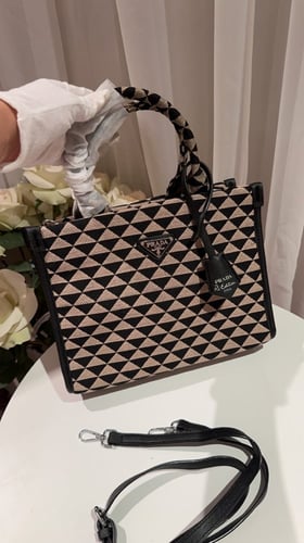 حقيبة برادا