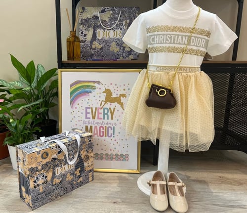 طقم ديور بنات تنوره+ تيشيرت