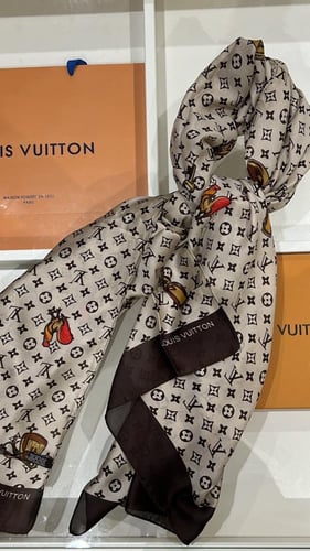سكارف لويس فيتون بدون ملحقات