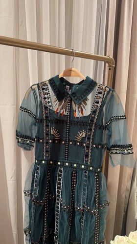 فستان نسائي