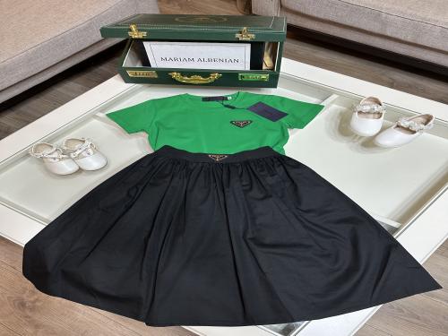 طقم برادا تنورة + تيشيرت