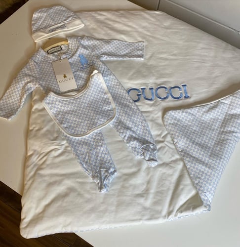 طقم مواليد قوتشي ازرق