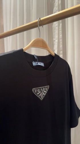 تيشريت برادا اسود