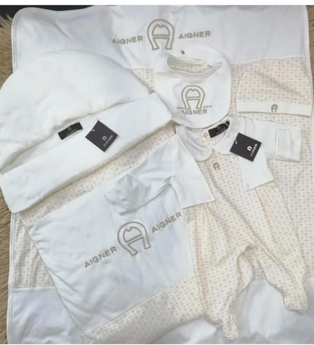 طقم أقنر مواليد