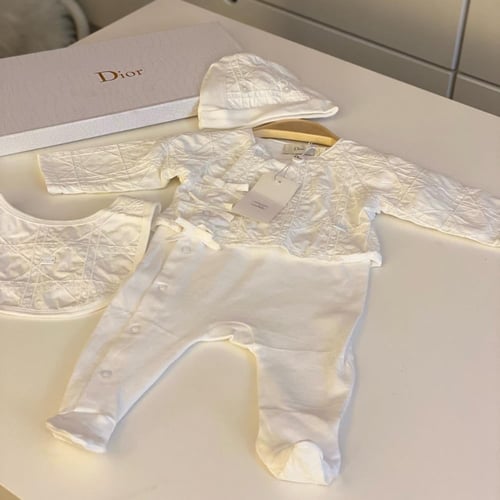 طقم مواليد ديور ابيض