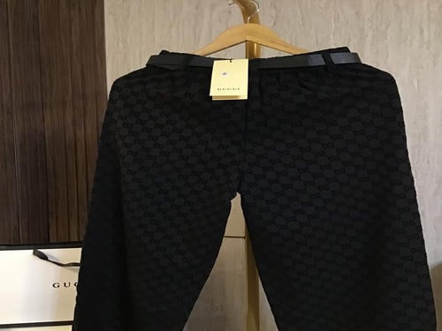 بنطلون قوتشي مع حزام نسائي