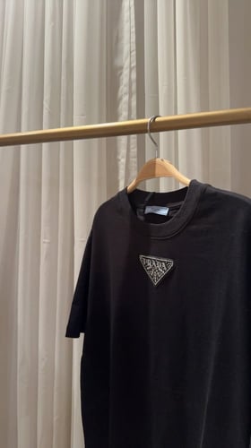 تيشريت برادا اسود