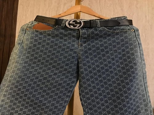 بنطلون قوتشي مع حزام