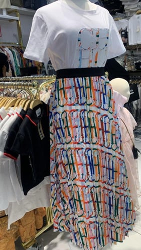 طقم سي اتش نسائي تنوره + تيشيرت تطريز