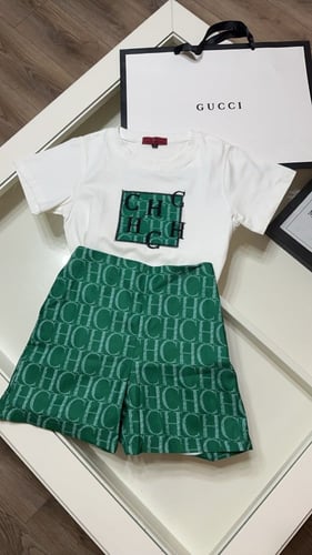 طقم سي اتش ( شورت+ تيشيرت (