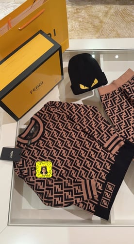 طقم فندي تيشرت-+بنطلون +قبوع