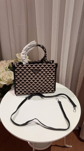 حقيبة برادا