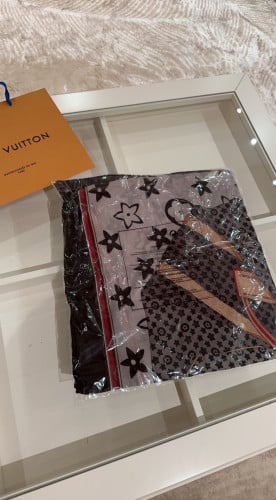 سكارف لويس فيتون