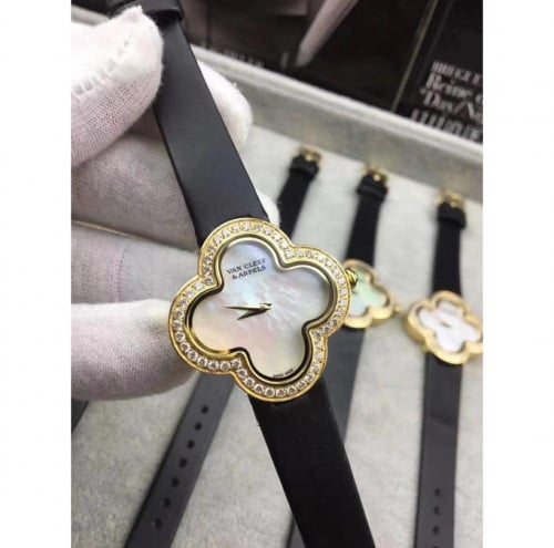 ساعة فان كليف ذهبي