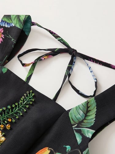 فستان نسائي مشجر مطرز