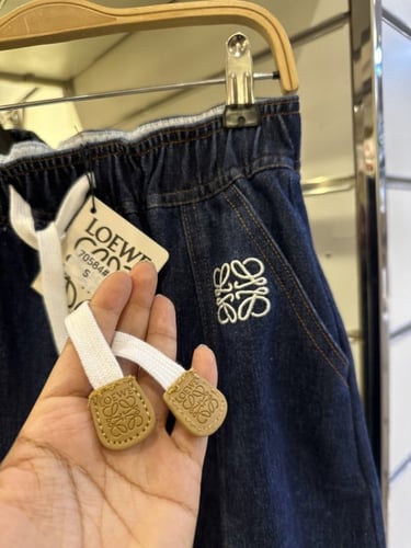 تنورة لويفي