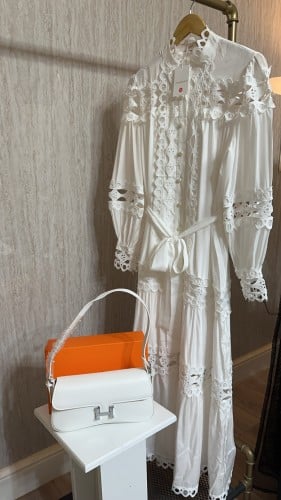 فستان ابيض نسائي ماركه