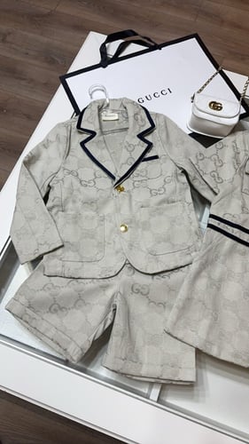 طقم قوتشي قطعتين (جاكيت + شورت)