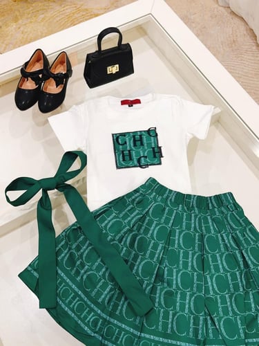 طقم سي اتش (تيشيرت +تنورة)