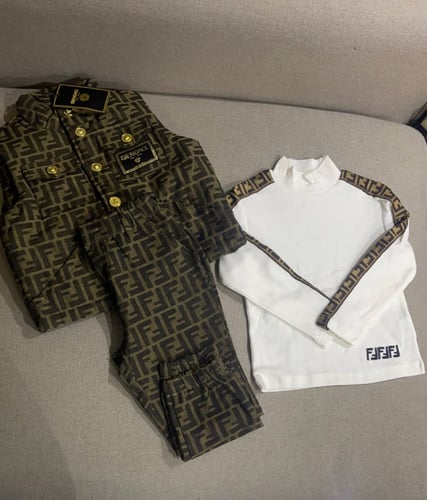 طقم فندي 3 قطع (بنطلون +بلوزه+ سديري )