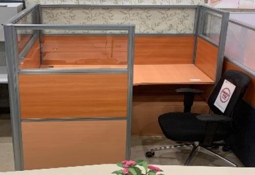 محطة عمل لشخص واحد مع زجاج مقاس 160 سم , رقم المود...