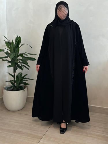 عباية مخمل مطرز