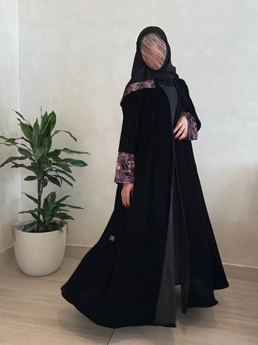 عباية مخمل مورد