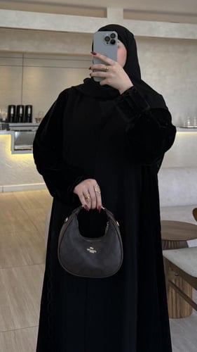 عباية مخمل مطرز