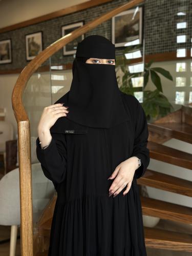 نقاب طويل مائل